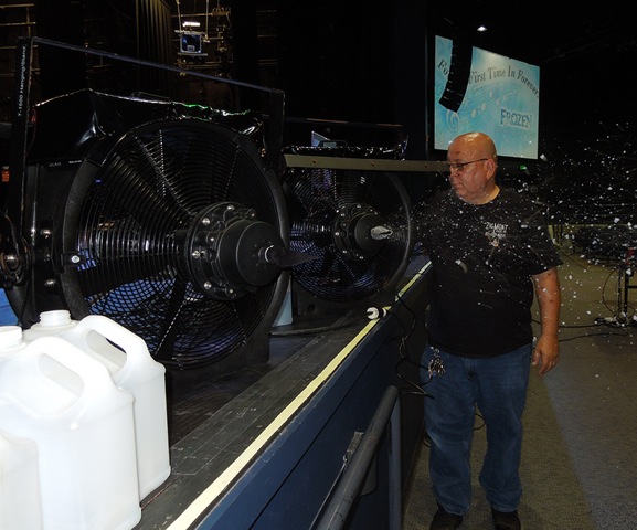 T 1500 snow machine for Disney Frozen sing a long