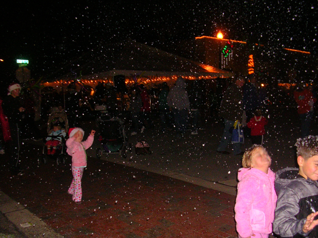fake snow  kids play in falling snow provided by effectspecialist.com