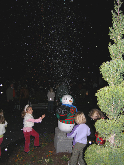 Snowman snowing