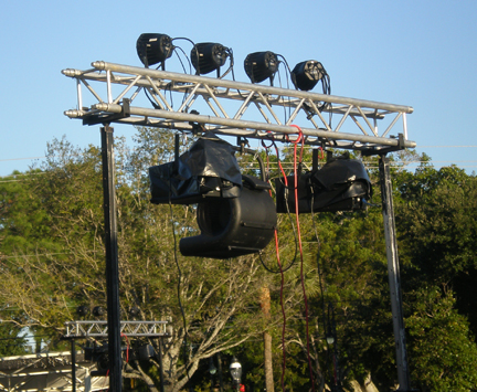 Fake t 1000  snow machines of  tripods and truss